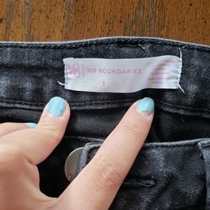 No Boundaries Pants - No boundaries skinny Jean's, cut knees No Boundaries Pants - No boundaries skinny Jean's, cut knees